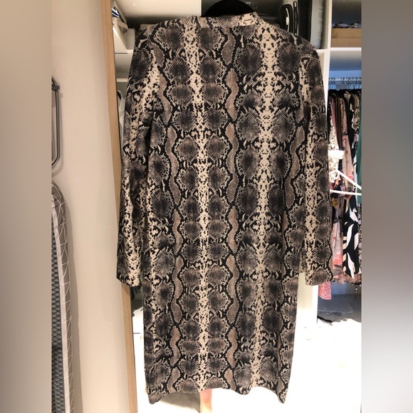 Knit snake print dress from Vero Moda. - Picture 4 of 5